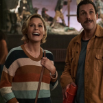 Julie Bowen und Adam Sandler in "Hubie Halloween" © 2020 Netflix