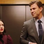 Lucy Hale und Austin Stowell in "The Hating Game" © 2021 Vertical Entertainment